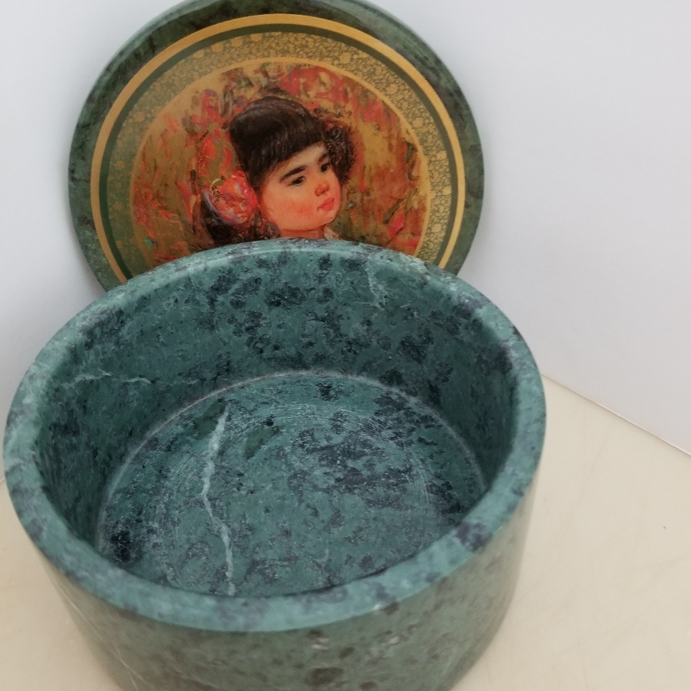 Decorative Round Marble Box with Portrait Design - Picture 2 of 4